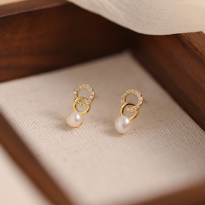 Aretes de doble aro con perlas