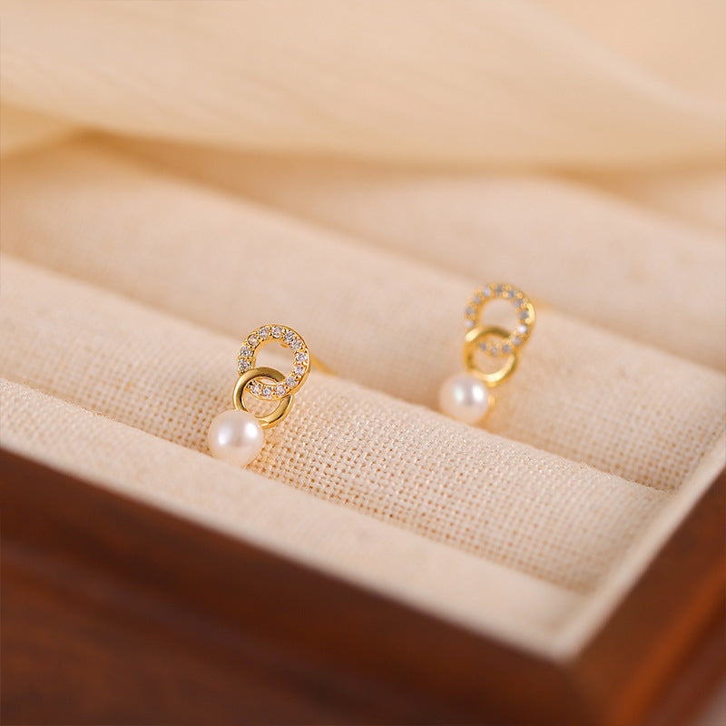Aretes de doble aro con perlas