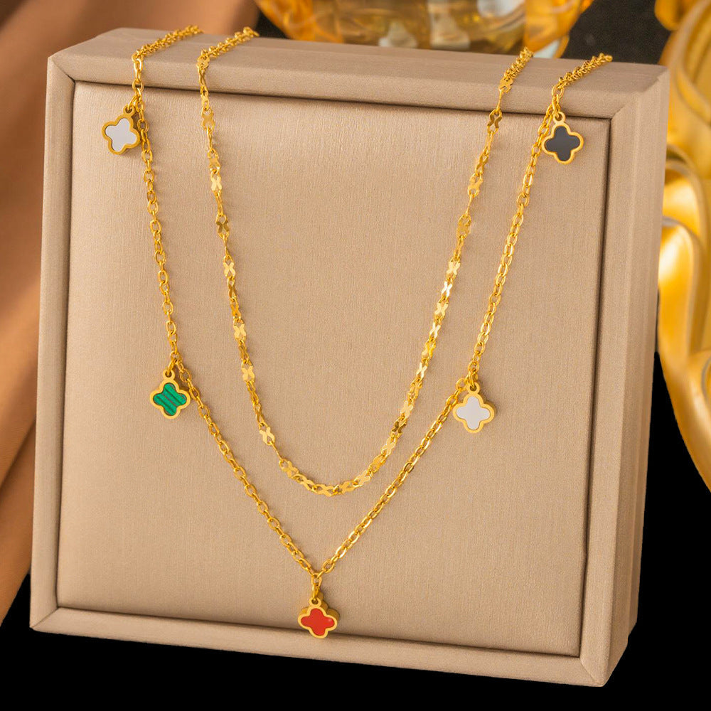 Collar de trébol de cuatro hojas con concha colorida