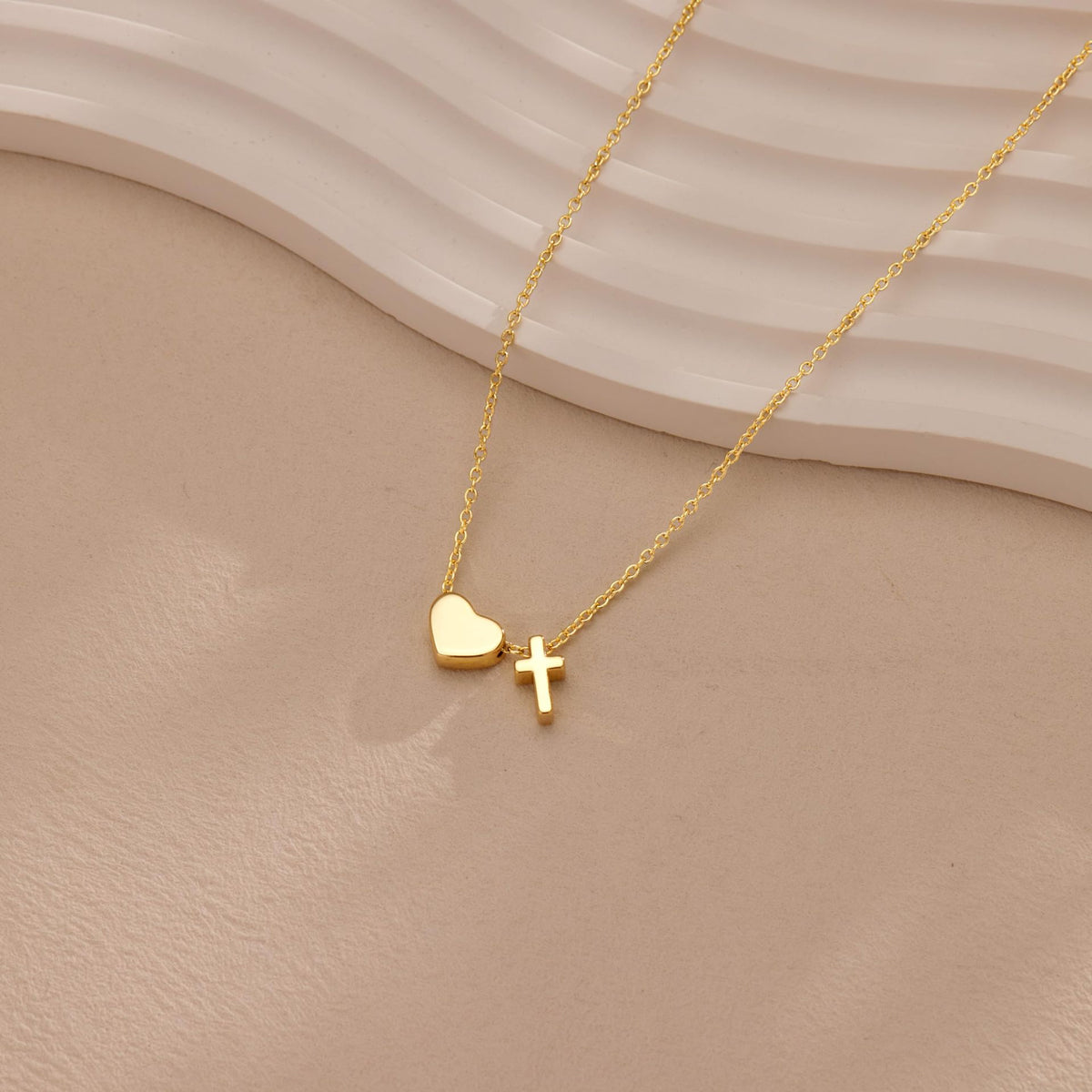 Collar Unisex Acero 304 Forma de Corazón, Chapado Oro 18K