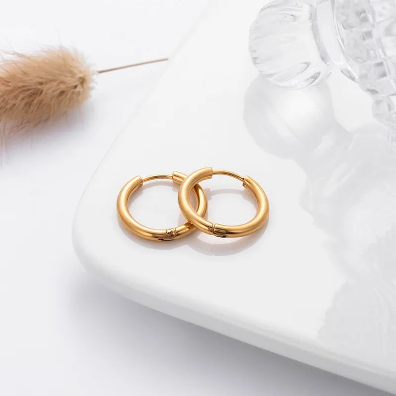 Aretes tipo argolla dorados
