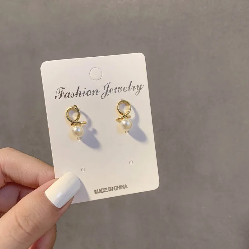 Aretes de Plata de Ley 925 con Diseño Geométrico y Perla Artificial (Dibujos Animados)