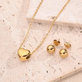 Set de collar con corazón y aretes de bolita, acero 304 con baño de oro 18k