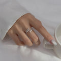 Anillo abierto de hoja con circonita, plata de ley 925 (platino)