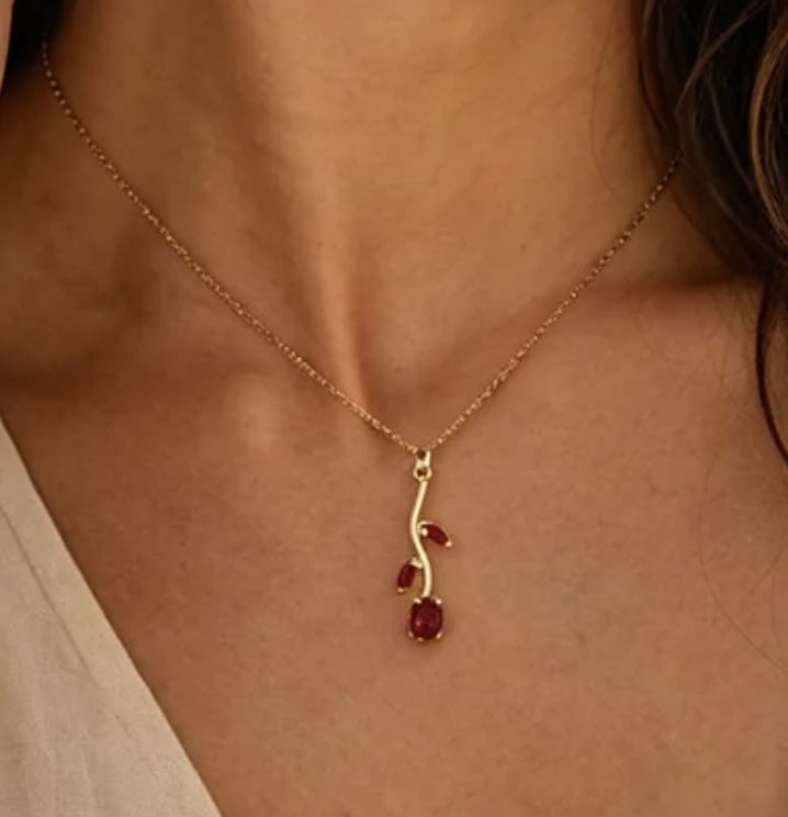 Collar colgante con patrón de rosa y circón