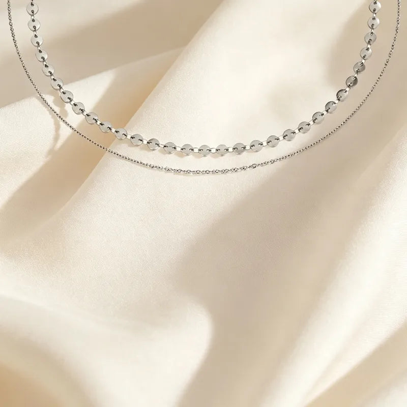 Collar doble cadena con brillos, acero inoxidable 316 plateado