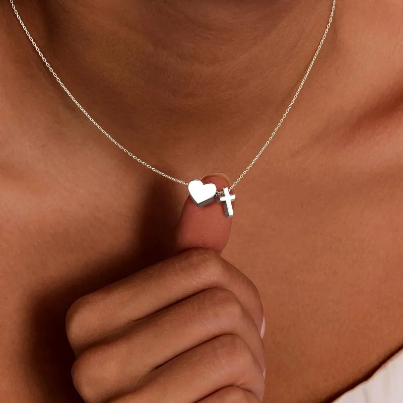 Collar Unisex Acero 304 Forma de Corazón, (Color Acero)